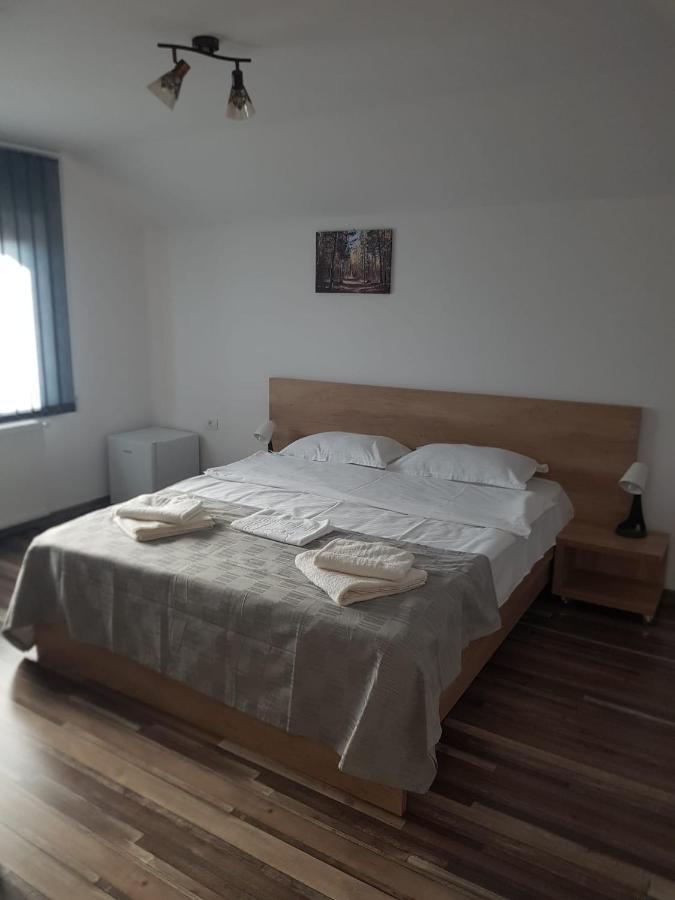Hotel Viata La Tara Cerna Cerna  Zewnętrze zdjęcie